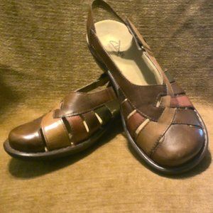 Clarks Women's Leather Closed Toe Sandal